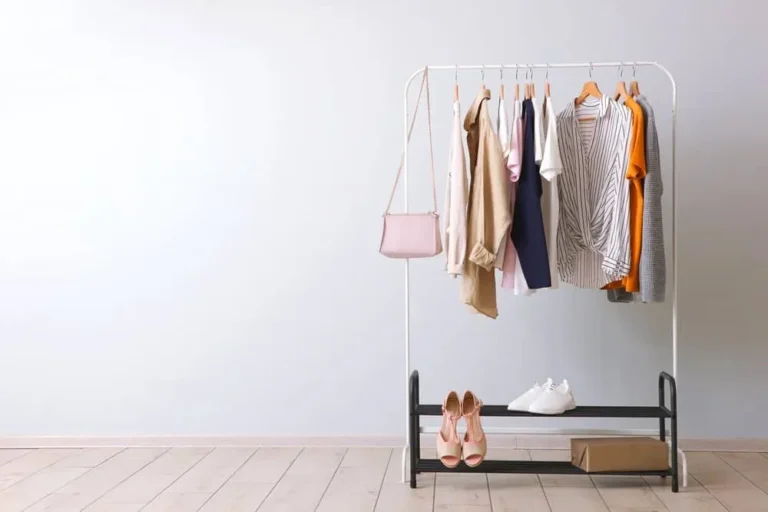 Wardrobe for a Minimalist and Healthy Lifestyle